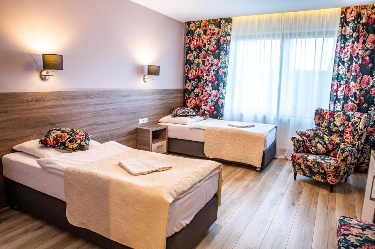 Ranczo Daniela Hostel Pobiedziska Bagian luar foto
